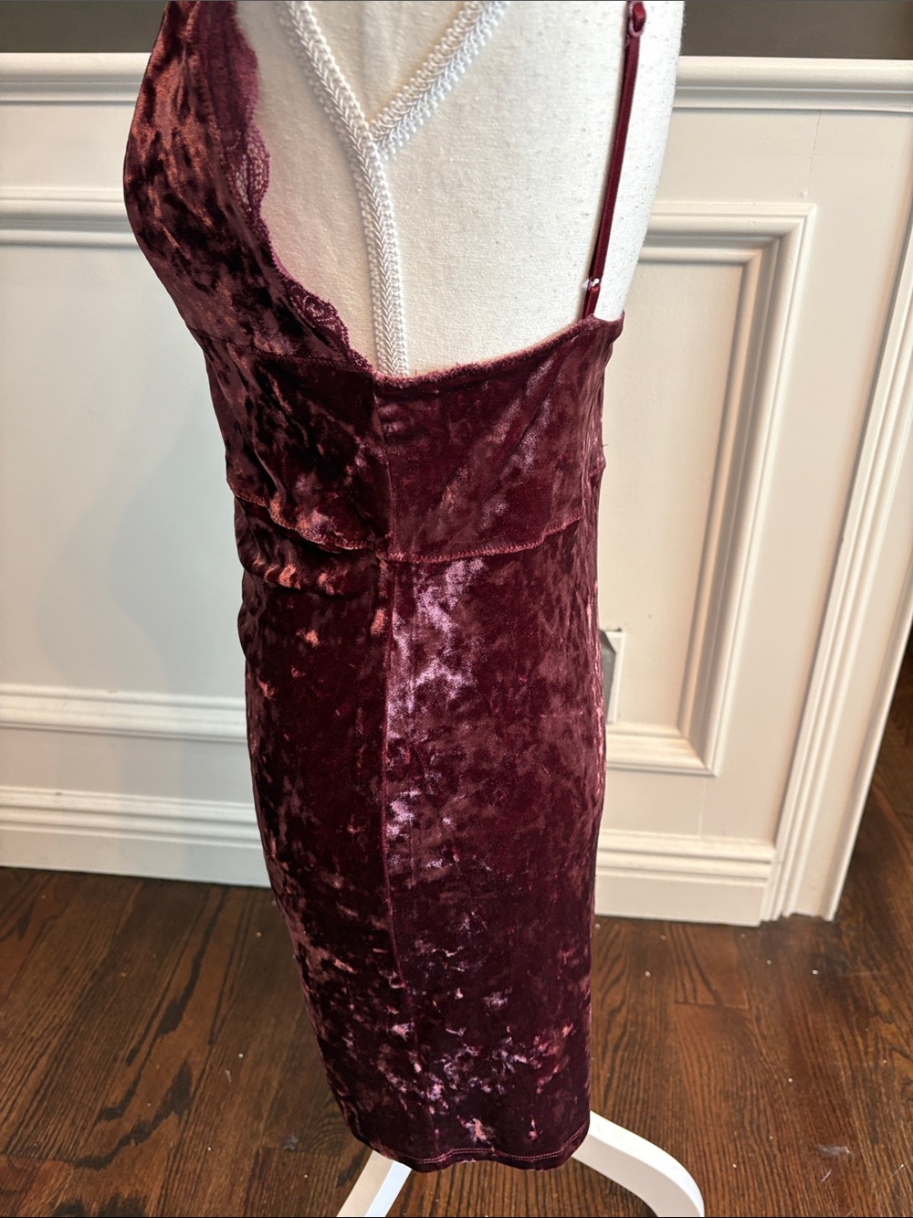 Lace-Trim Velvet Mini Dress in plum - Picture 6 of 9
